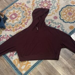 Rock Revival Ribbed Hooded Cropped Sweatshirt in Burgundy